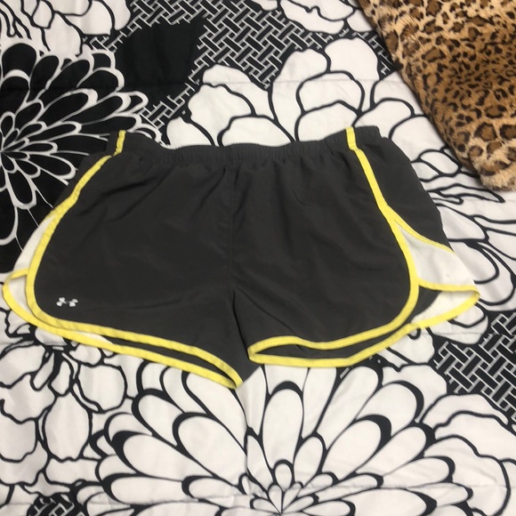 Under Armour Pants - Under Armour athletic shorts size large